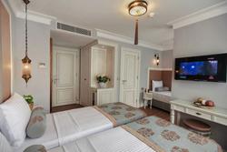 Raymond Blue Hotel