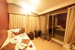 Deluxe Hotel