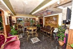 Royal Palace Hotel