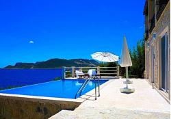 Villa Paloma by Villatatilin