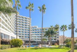 Hotel Parasol by Dorobe