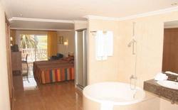 Mediterraneo Bay Hotel & Resort