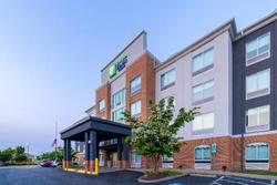 Holiday Inn Express & Suites Woodbridge by IHG
