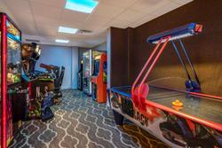 Comfort Suites Maingate East
