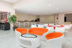 Clarion Inn & Suites Kissimmee Lake Buena Vista S