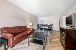 Clarion Inn & Suites Kissimmee Lake Buena Vista S
