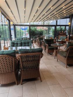 Porta Romanos Hotel