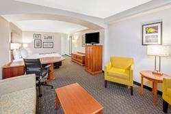 La Quinta Inn & Suites San Antonio At The Rim