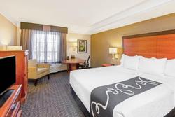 La Quinta Inn & Suites San Antonio At The Rim