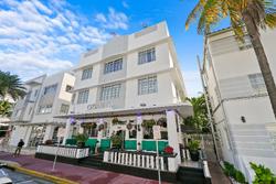 Chesterfield Hotel & Suites