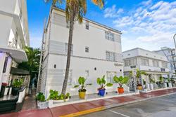 Chesterfield Hotel & Suites