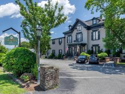 The Carriage House Inn