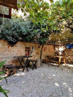 Kuyu Beergarden & Hostel
