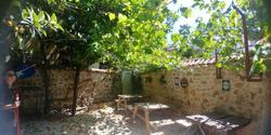 Kuyu Beergarden & Hostel