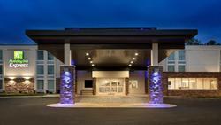 Holiday Inn Express Williamsbrg Busch Gardens Area