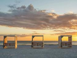 Postcard Inn on the Beach