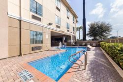 Comfort Suites At Plaza Mall