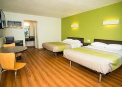 Days Inn & Suites Palestine
