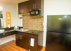 Days Inn & Suites Palestine