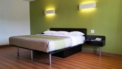 Days Inn & Suites Palestine