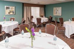 Larkspur Landing Hotel South Bend