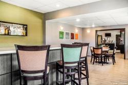 Clarion Pointe Jamestown