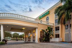 La Quinta Inn & Suites by Wyndham Sarasota Downtow
