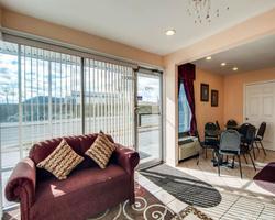 Econo Lodge Civic Center