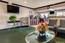 Econo Lodge Inn & Suites