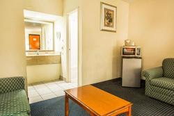 Red Carpet Inn Norwalk