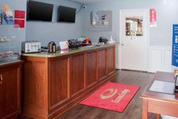 Econo Lodge  Inn & Suites South