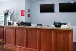 Econo Lodge  Inn & Suites South