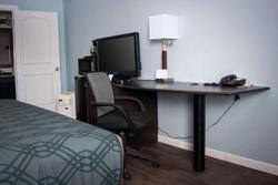 Econo Lodge  Inn & Suites South