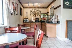 Econo Lodge Paw Paw Area