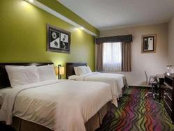 Days Inn Suites by Wyndham Bonita Springs