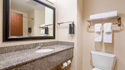 Best Western Plus Chain Of Lakes Inn & Suites