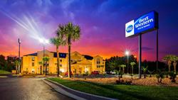 Best Western Bradbury Inn & Suites