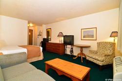 Days Inn & Suites by Wyndham Williamsburg IA North