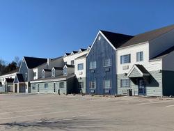 Days Inn & Suites by Wyndham Williamsburg IA North