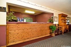 Days Inn & Suites by Wyndham Williamsburg IA North