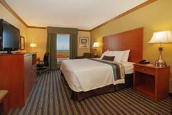 Best Western Plus Seawall Inn & Suites by the Beac