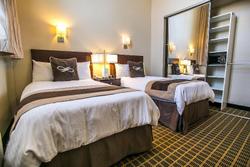 Pointe Plaza Brooklyn Hotel