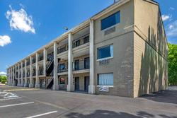Econo Lodge Inn & Suites I-64 & US 13 Airport