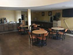 Econo Lodge Inn & Suites
