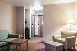 Comfort Inn & Suites Mitchell Area