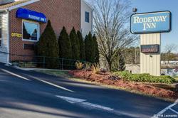 Rodeway Inn State College - near University