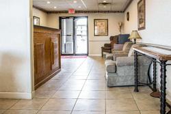 Econo Lodge East