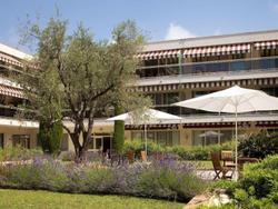 Hotel The Originals Residence Les Strelitzias