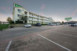 HomeTowne Studios Dallas - Irving