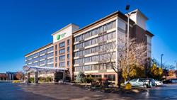 Holiday Inn Hotel & Suites Warren